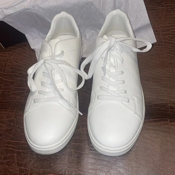 SALE 🎉 Men’s, New Classic White Sneakers - Picture 1 of 4